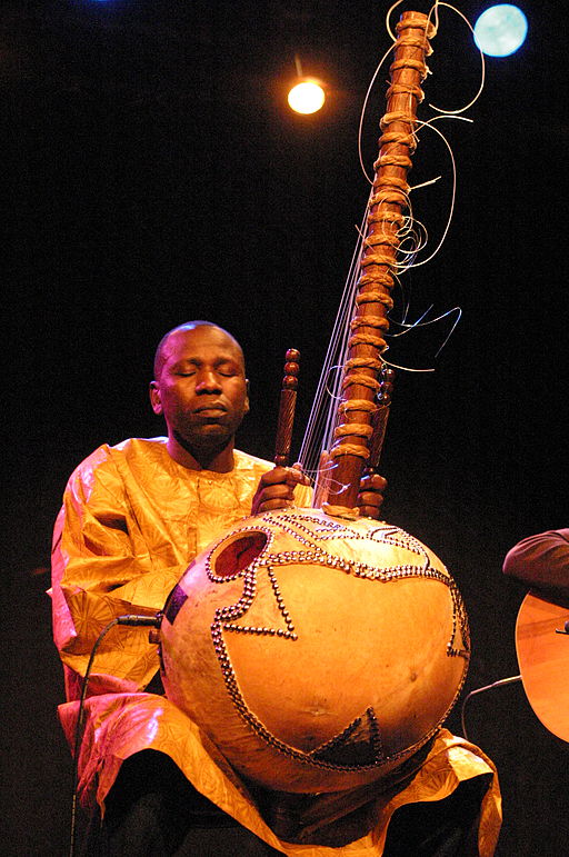 Ballake Sissoko Playing the Kora