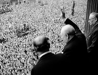 Churchill waving to crowd.