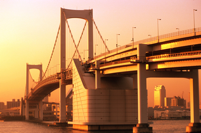 Japan, Tokyo, Rainbow bridge over Tokyo bay